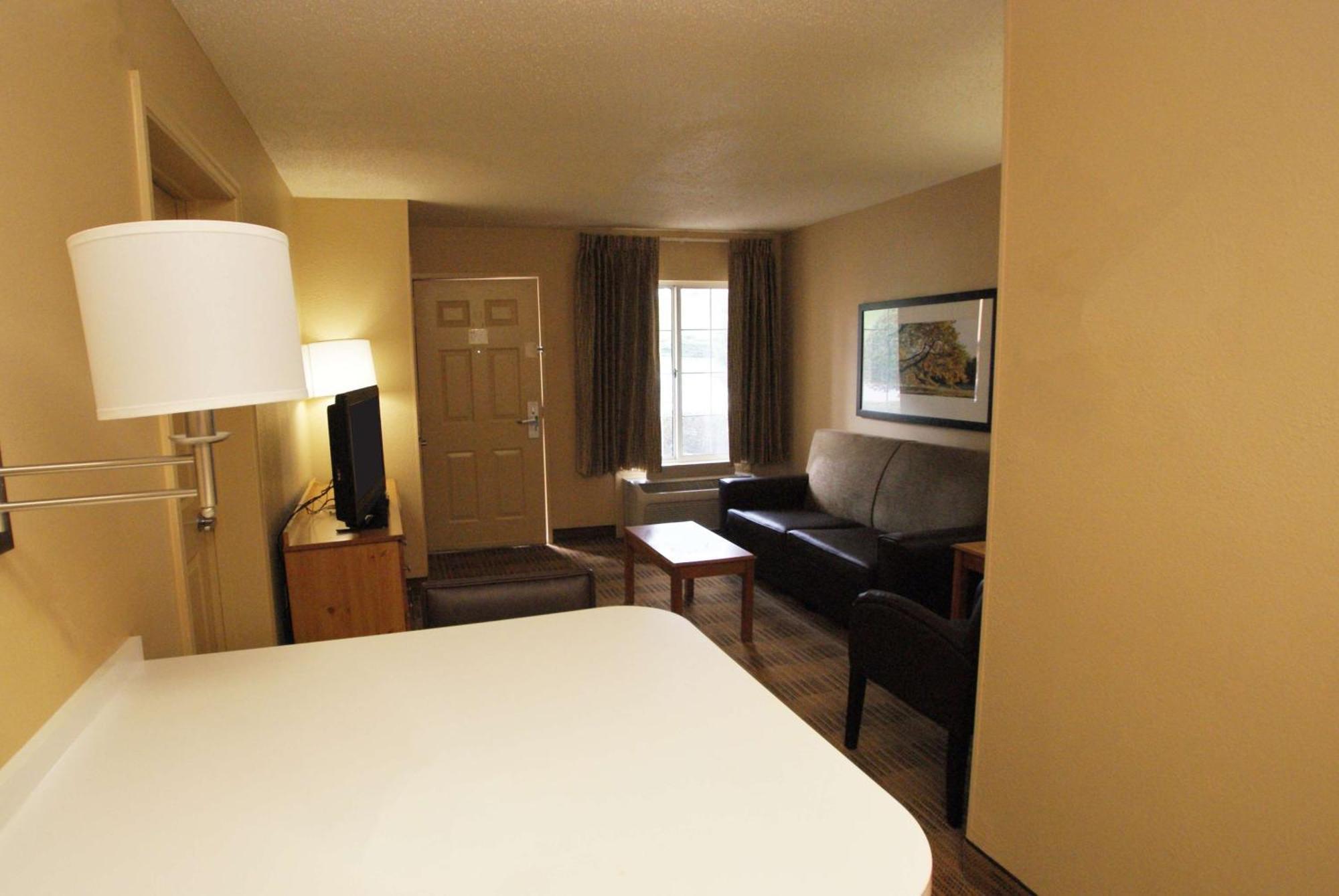 Extended Stay America Select Suites - Durham - University - Ivy Creek Blvd Buitenkant foto